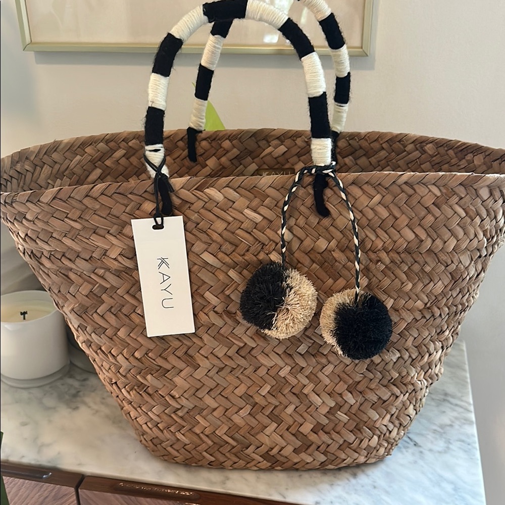 Kayu St Tropez Pom Pom Straw Tote Bag New With Tags & Storage Bag